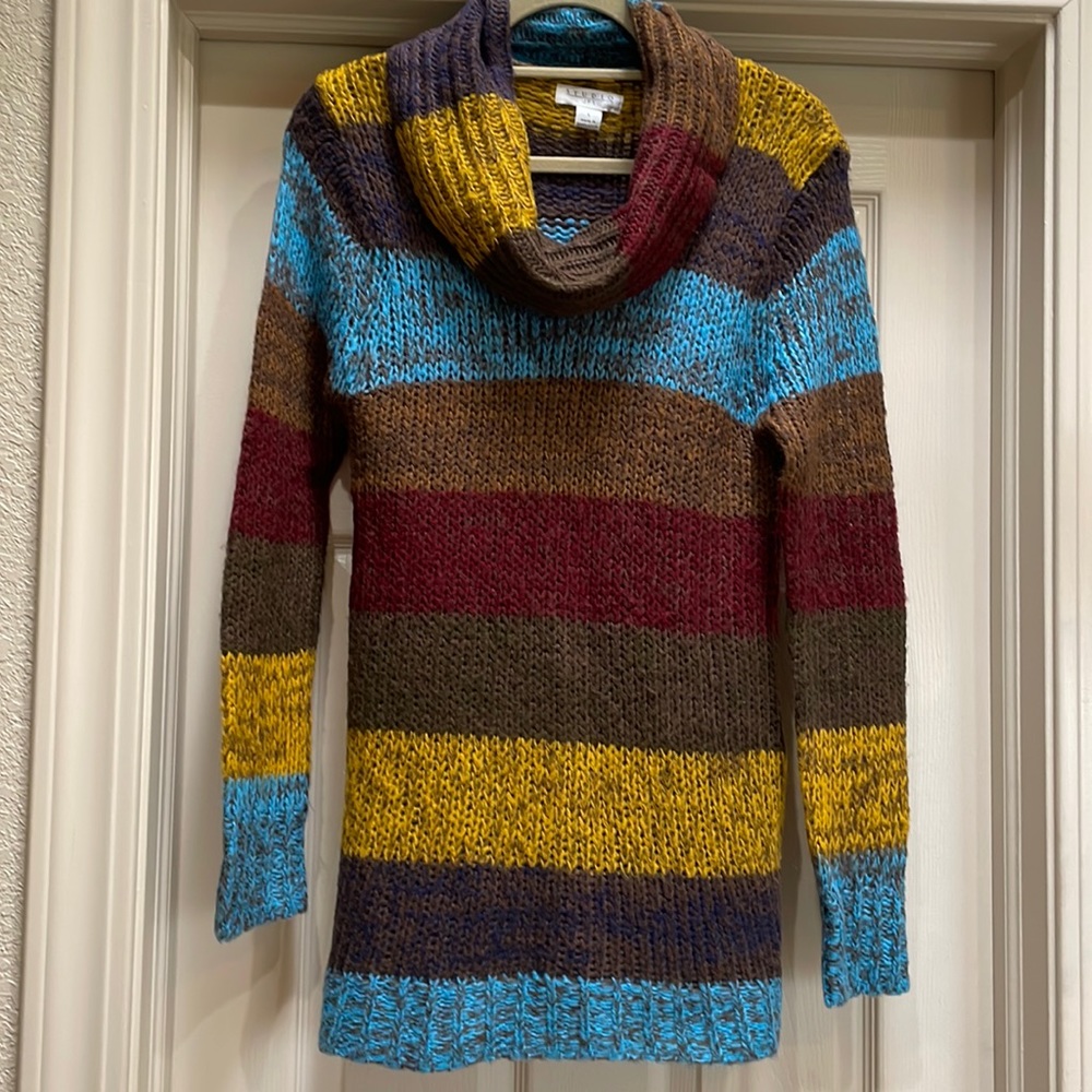 Studio JPR Sweater Size Large
